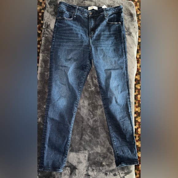 Abercrombie & Fitch The Super Skinny High Rise Jean Size 32 (14 Regular) - Picture 5 of 11